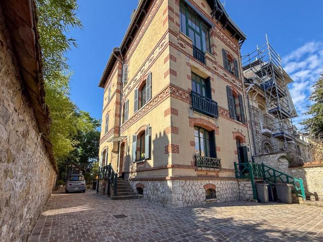 Maison 8 pièces 230 m²