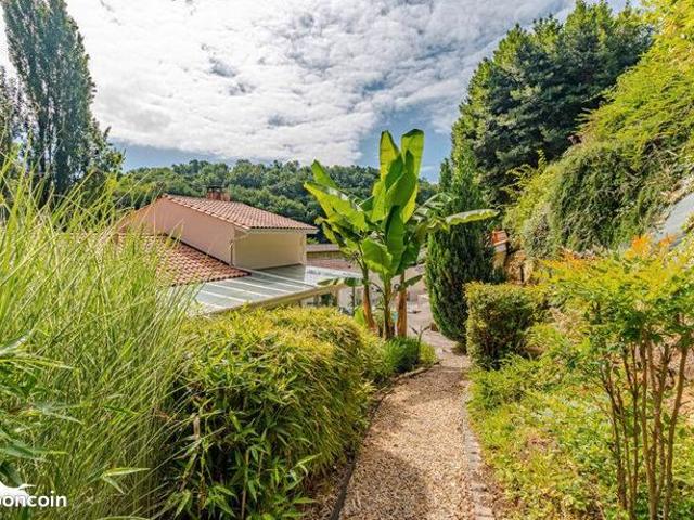 Maison 8 pièces 230 m²