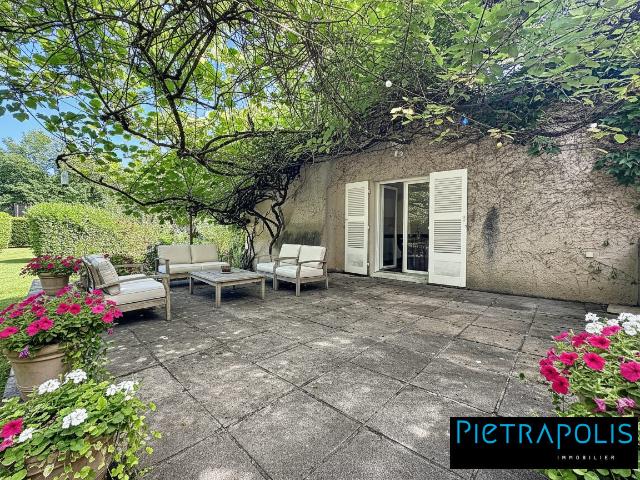 Maison 8 pièces 230 m²