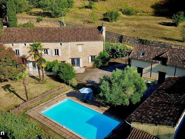 Maison 8 pièces 230 m²