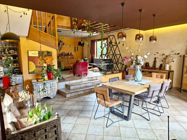 Maison 8 pièces 230 m²
