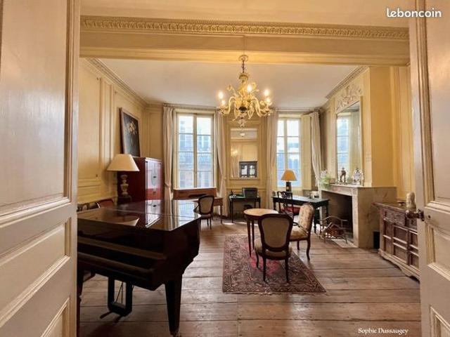 Maison 8 pièces 230 m²