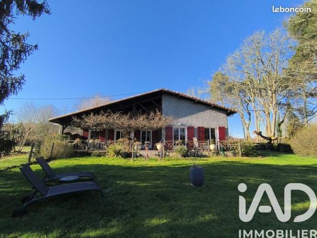 Maison 8 pièces 230 m²