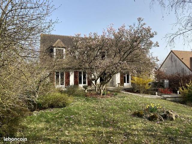 Maison 8 pièces 230 m²