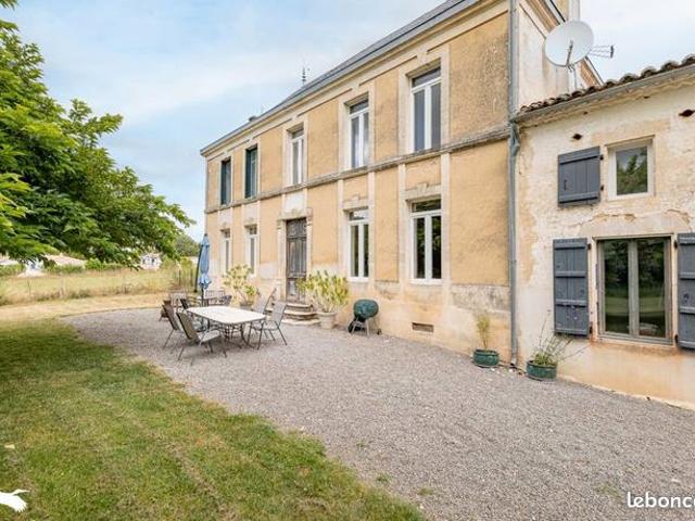 Maison 8 pièces 230 m²