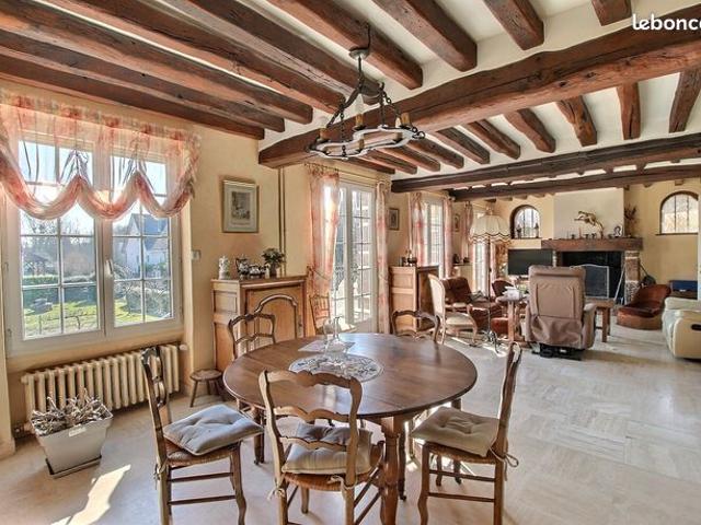 Maison 8 pièces 230 m²