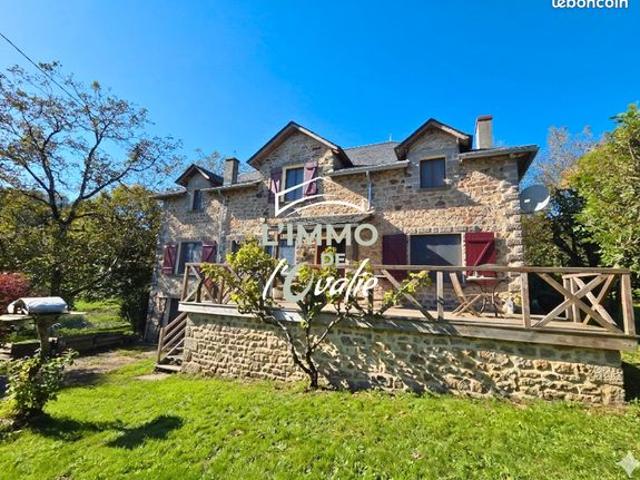 Maison 8 pièces 230 m²