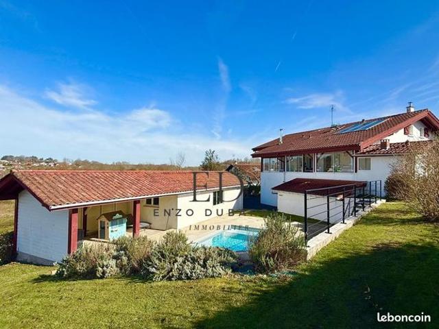 Maison 8 pièces 250 m²