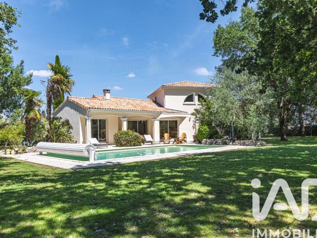 Maison 8 pièces 230 m²