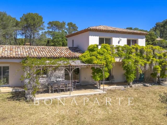 Maison 8 pièces 230 m²