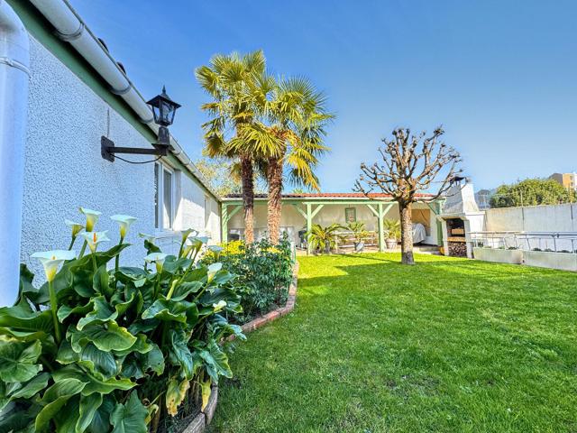 Maison 8 pièces 230 m²