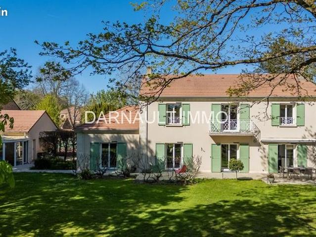 Maison 8 pièces 230 m²