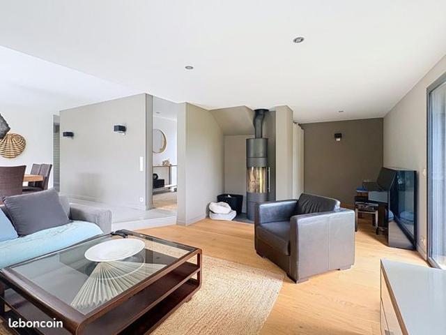 Maison 8 pièces 230 m²