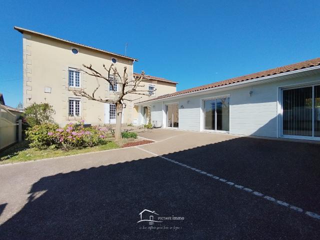 Maison 8 pièces 230 m²