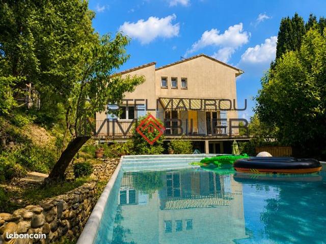Maison 8 pièces 230 m²