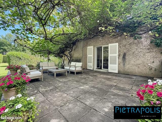 Maison 8 pièces 230 m²
