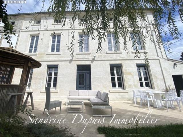Maison 8 pièces 230 m²
