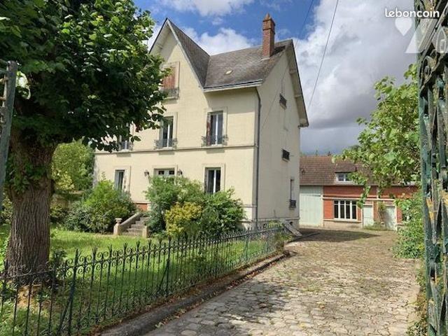Maison 8 pièces 230 m²