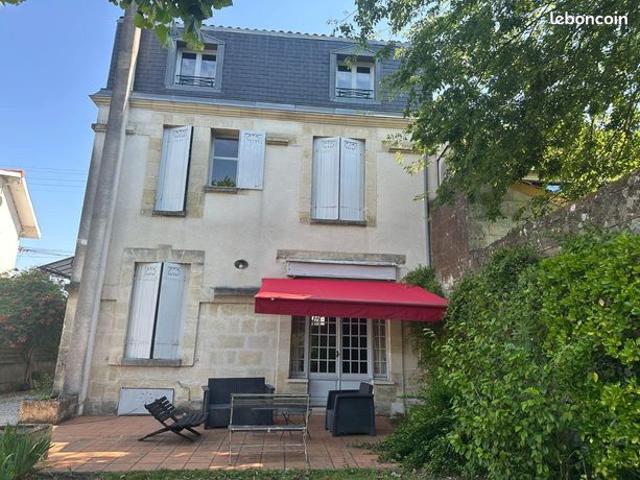 Maison 8 pièces 230 m²
