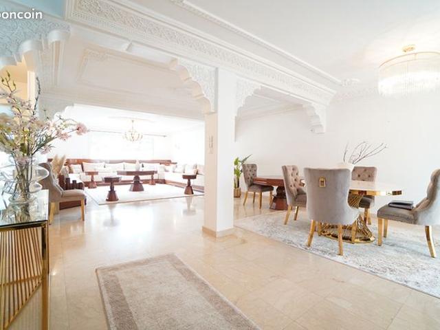 Maison 8 pièces 230 m²