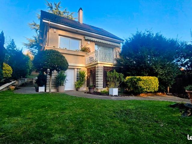 Maison 8 pièces 230 m²