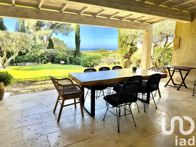 Maison 8 pièces 230 m²
