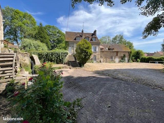 Maison 8 pièces 230 m²
