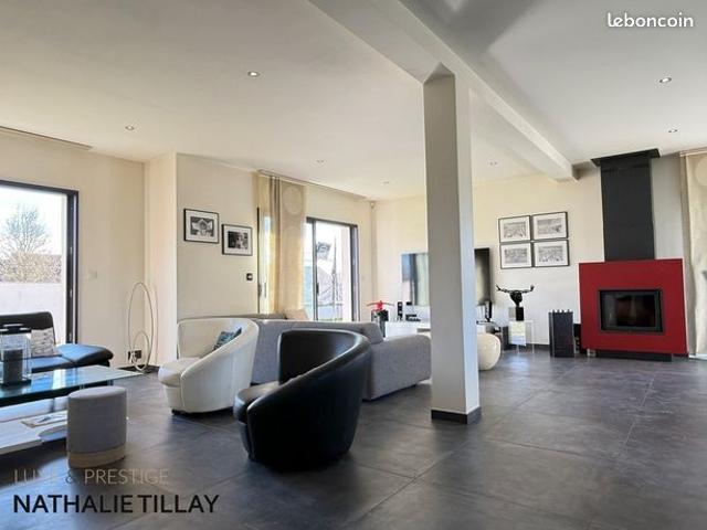 Maison 8 pièces 230 m²