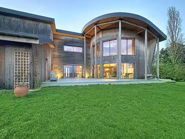 Maison 8 pièces 230 m²