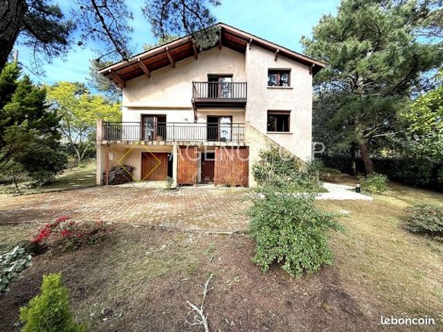 Maison 8 pièces 230 m²