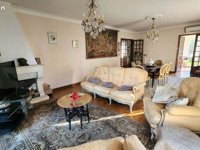 Maison 8 pièces 230 m²