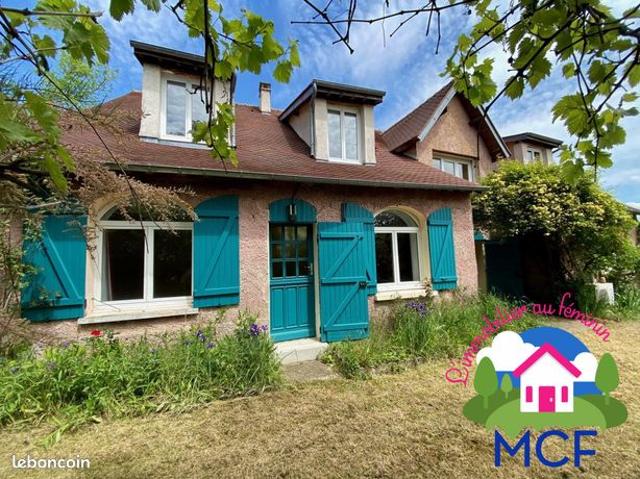 Maison 8 pièces 230 m²
