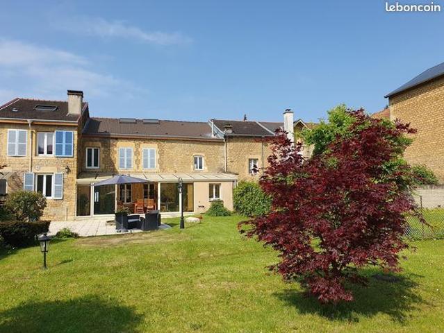 Maison 8 pièces 230 m²