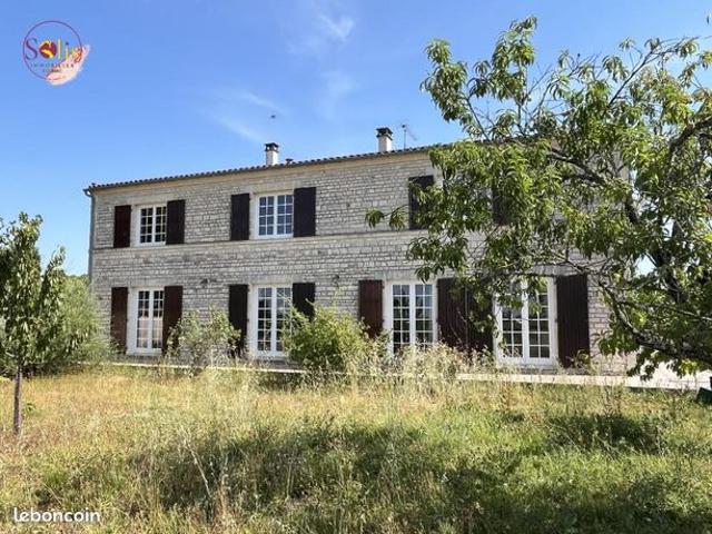 Maison 8 pièces 230 m²