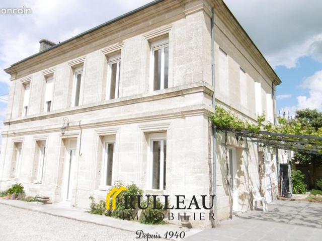 Maison 8 pièces 230 m²