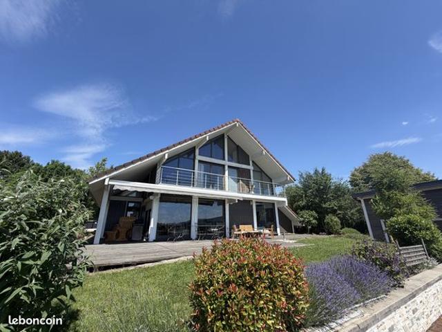 Maison 8 pièces 230 m²