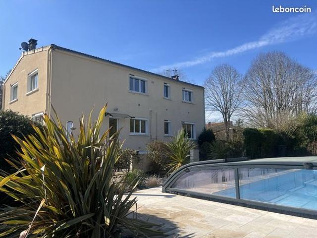 Maison 8 pièces 230 m²