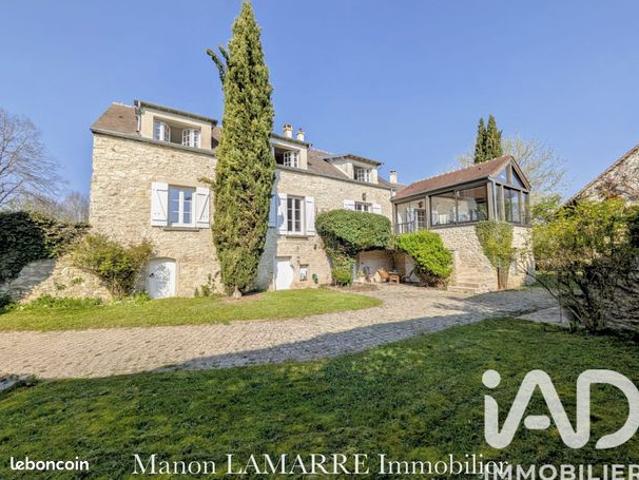 Maison 8 pièces 230 m²