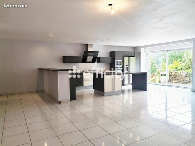 Maison 8 pièces 230 m²