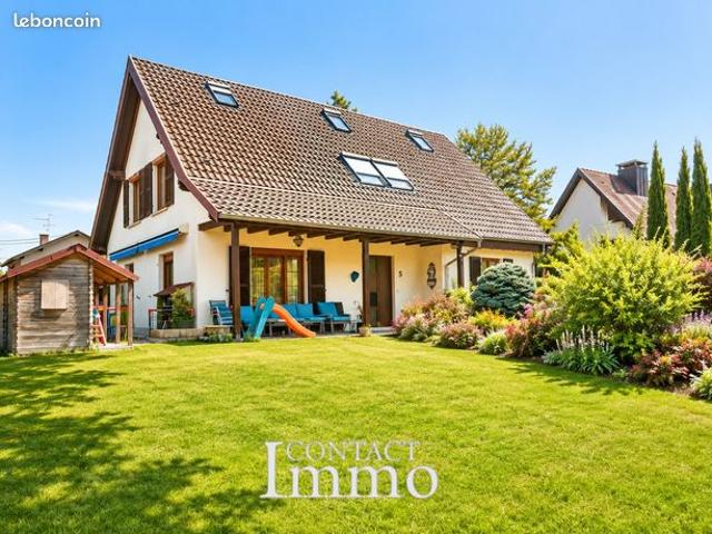 Maison 8 pièces 230 m²