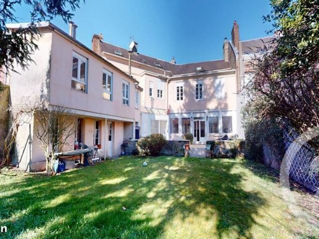 Maison 8 pièces 230 m²