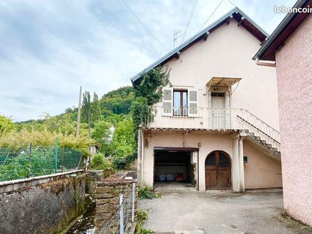 Maison 8 pièces 230 m²