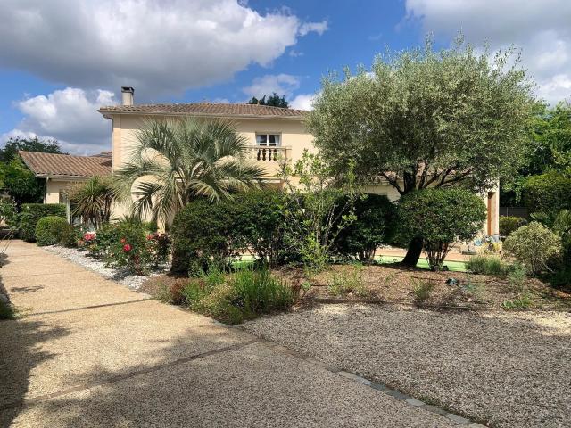 Maison 8 pièces 230 m²