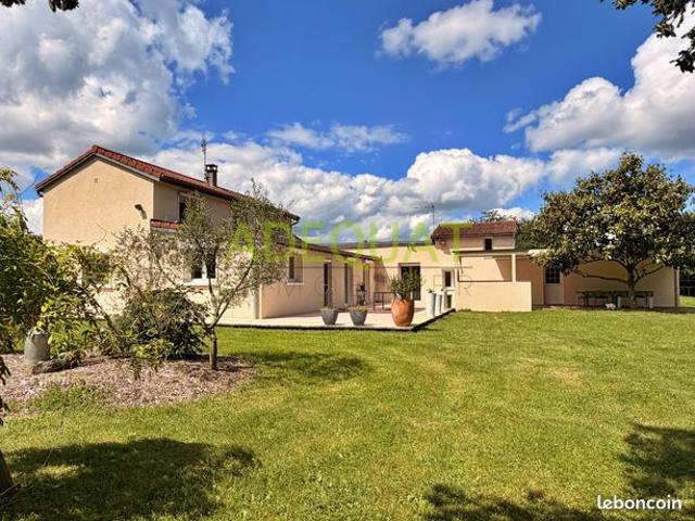 Maison 8 pièces 230 m²
