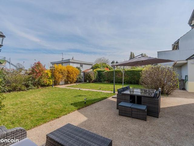 Maison 8 pièces 230 m²