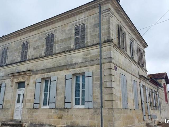 Maison 8 pièces 230 m²