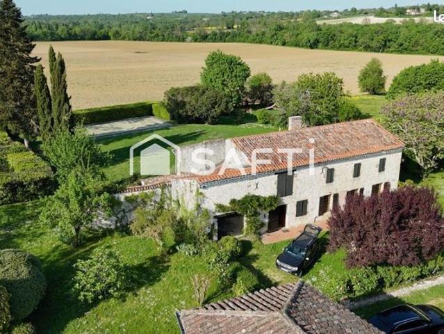 Maison 8 pièces 230 m²