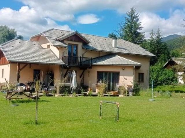 Maison 8 pièces 230 m²