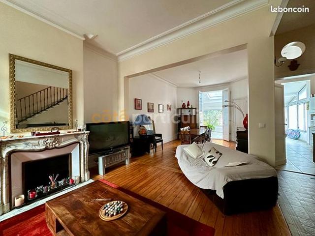 Maison 8 pièces 230 m²