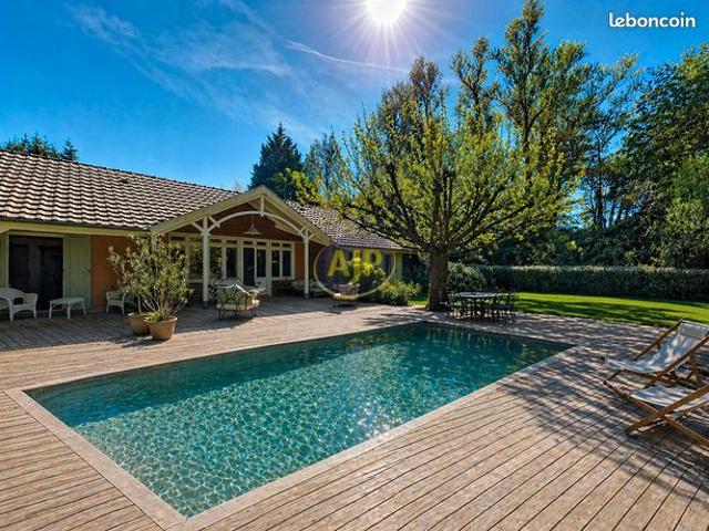 Maison 8 pièces 230 m²
